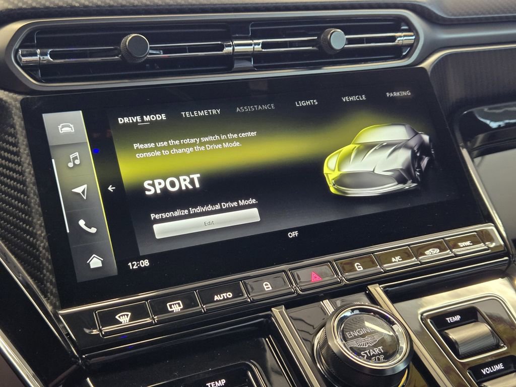 Used 2025 Aston Martin V8 Vantage Coupe image 19