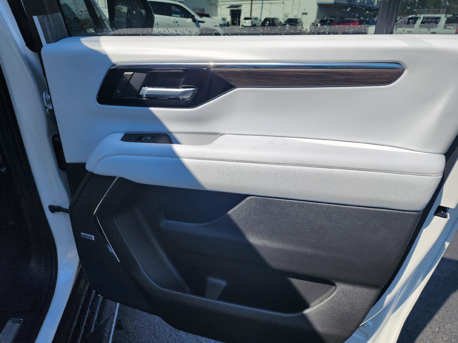 New 2025 Chevrolet Suburban Premier image 14