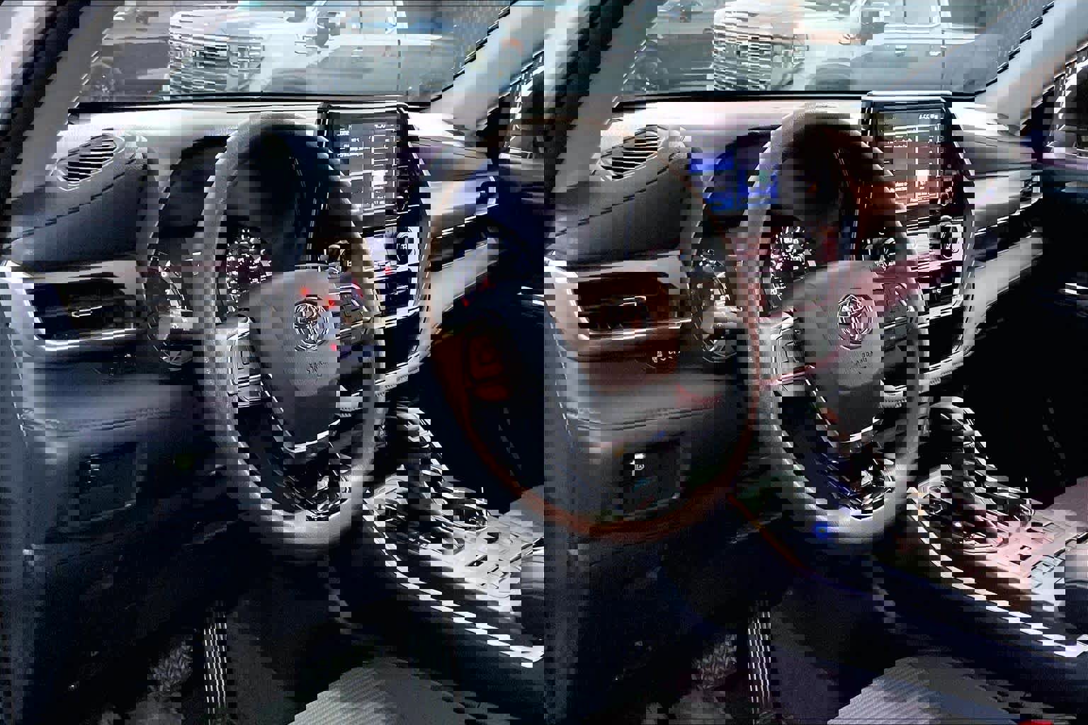 Used 2021 Toyota Highlander L image 16