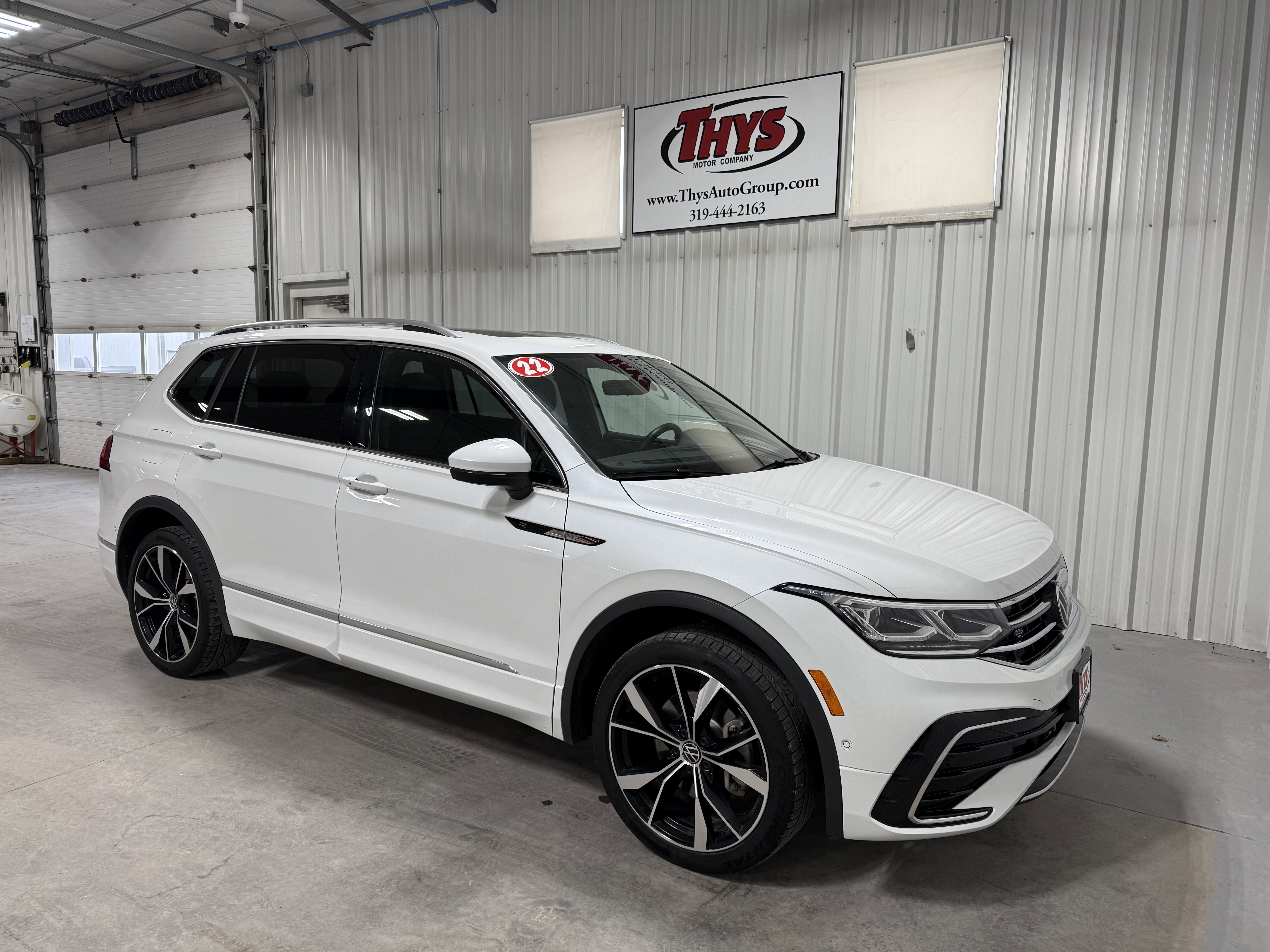 Used 2022 Volkswagen Tiguan SEL R-Line image 3