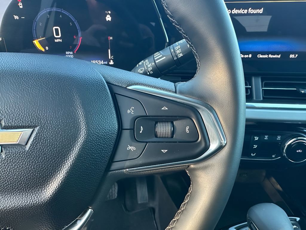 Used 2025 Chevrolet Trax LT w/ LT Convenience Package image 16