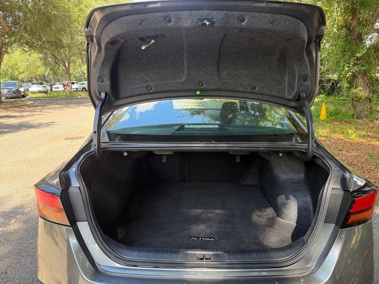 Used 2025 Nissan Altima 2.5 SV FWD image 28
