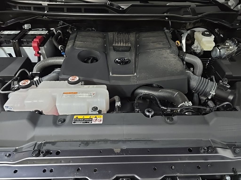 Used 2025 Toyota Tundra SR5 AWD/4WD image 12