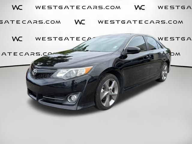 Used 2014 Toyota Camry SE w/ Moonroof Package FWD image 1