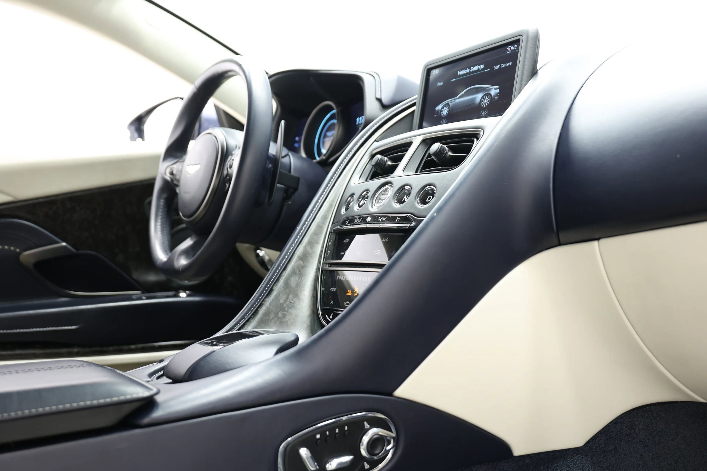 Used 2019 Aston Martin DB11 Coupe RWD image 86