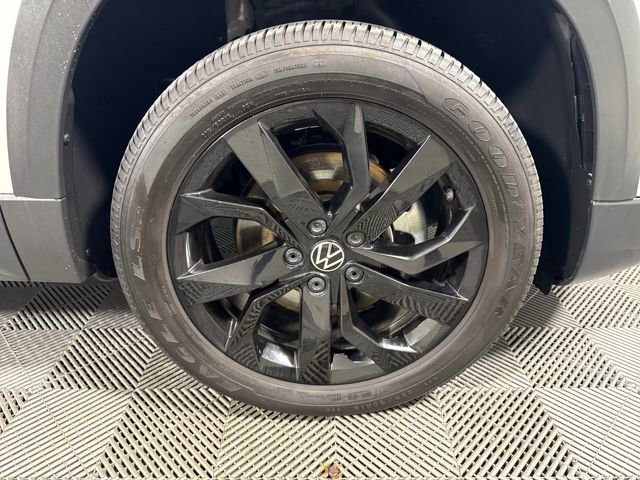 Used 2022 Volkswagen Taos SE w/ IQ.Drive SE Package AWD/4WD image 11