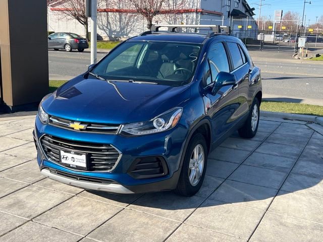 Used 2019 Chevrolet Trax LT w/ Sun & Sound Package image 3