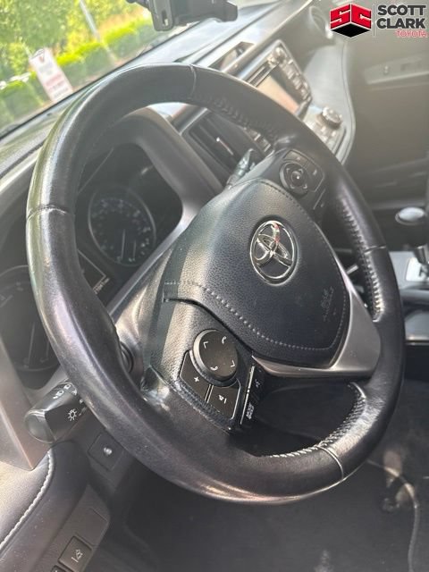 Used 2017 Toyota RAV4 XLE FWD image 19