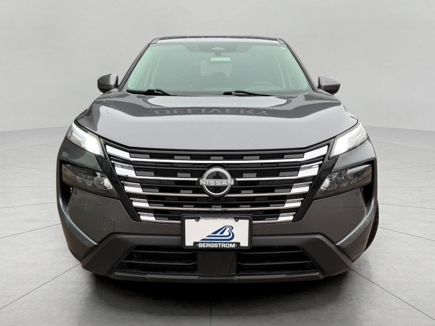 Used 2024 Nissan Rogue SV image 3