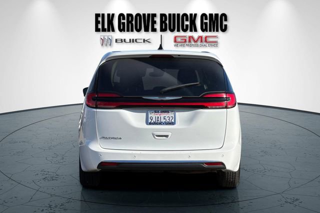 Used 2023 Chrysler Pacifica Touring-L image 5