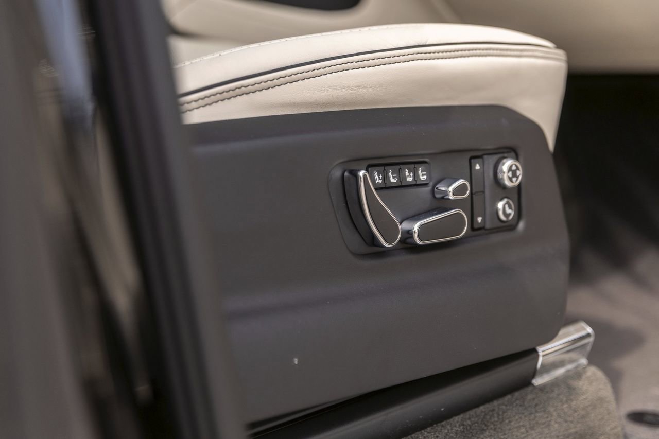 Used 2021 Bentley Bentayga AWD/4WD image 57