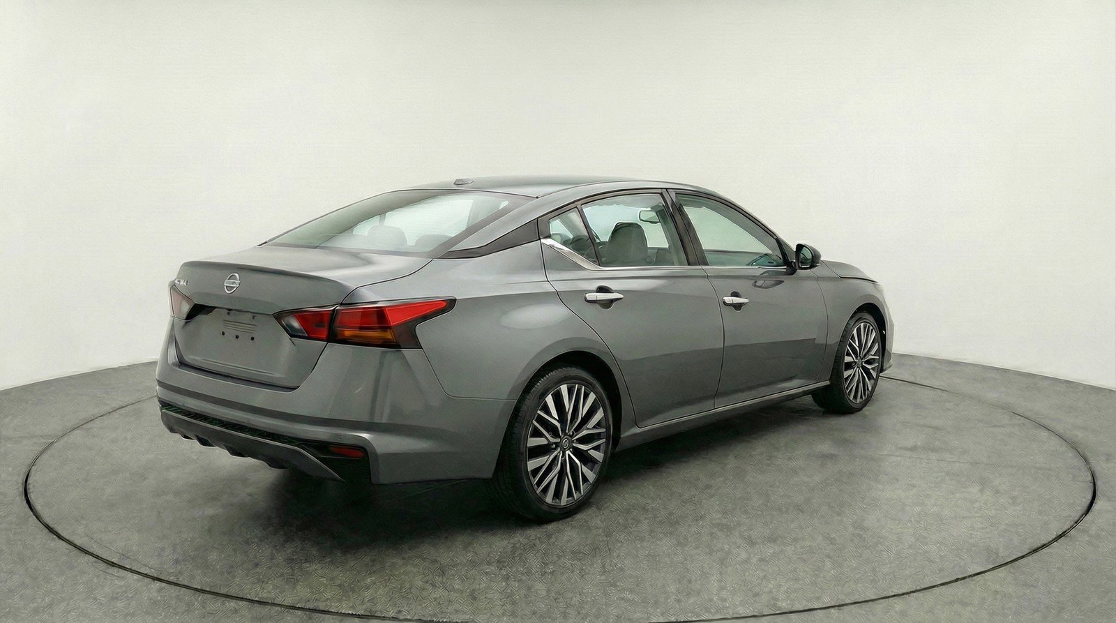 Used 2025 Nissan Altima 2.5 SV image 9