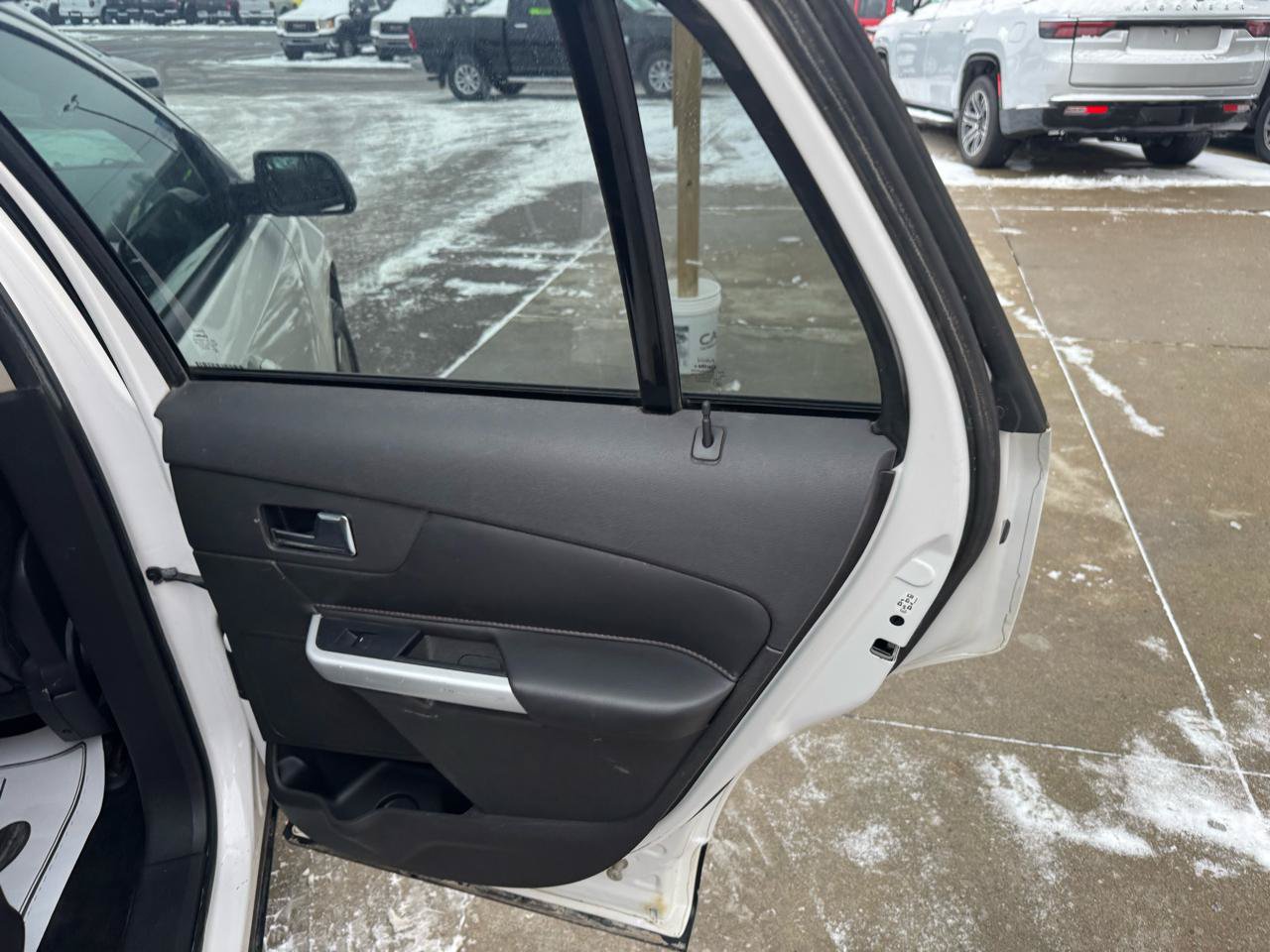 Used 2013 Ford Edge SEL FWD image 16