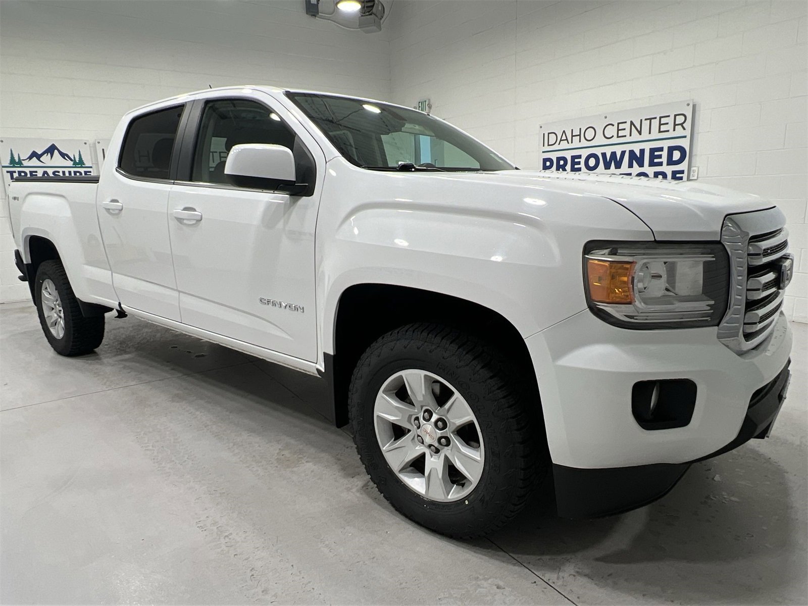 Used 2016 GMC Canyon SLE w/ SLE Convenience Package image 2