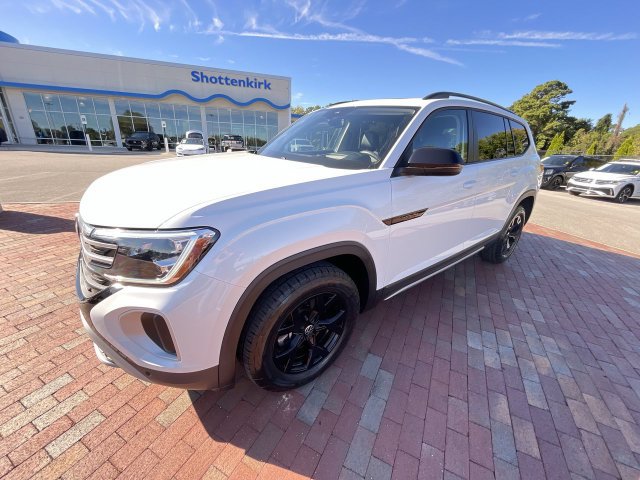 Used 2024 Volkswagen Atlas Peak Edition SEL AWD/4WD image 26