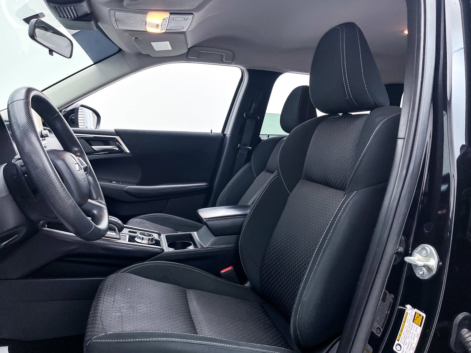 Used 2022 Mitsubishi Outlander ES image 16