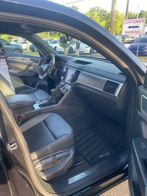 Used 2023 Volkswagen Atlas Cross Sport SE FWD image 19