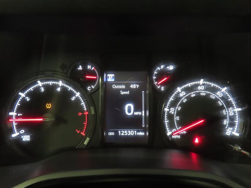 Used 2020 Toyota 4Runner SR5 AWD/4WD image 17