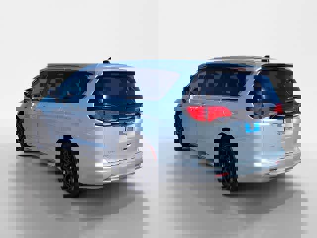 Used 2023 Chrysler Voyager LX image 3