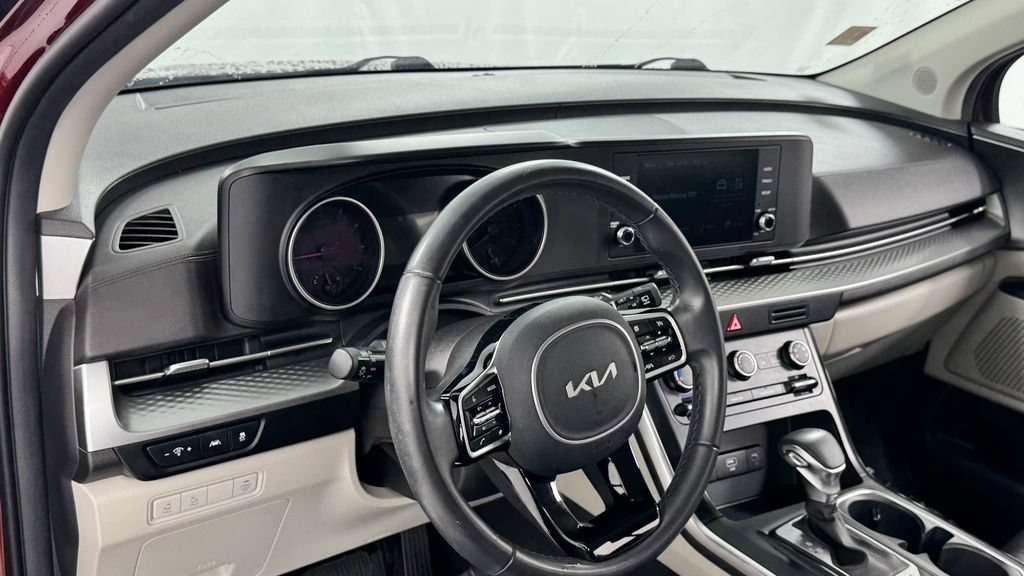 Used 2024 Kia Carnival LX FWD image 34