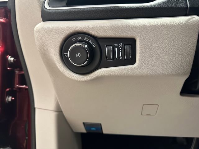 Used 2022 Chrysler Pacifica Touring-L AWD/4WD image 16