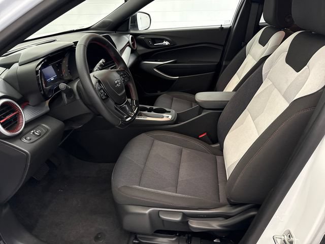 Used 2024 Chevrolet Trax RS w/ Driver Confidence Package FWD image 30
