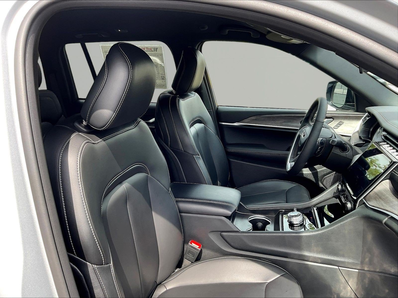 Used 2025 Jeep Grand Cherokee Limited AWD/4WD image 28