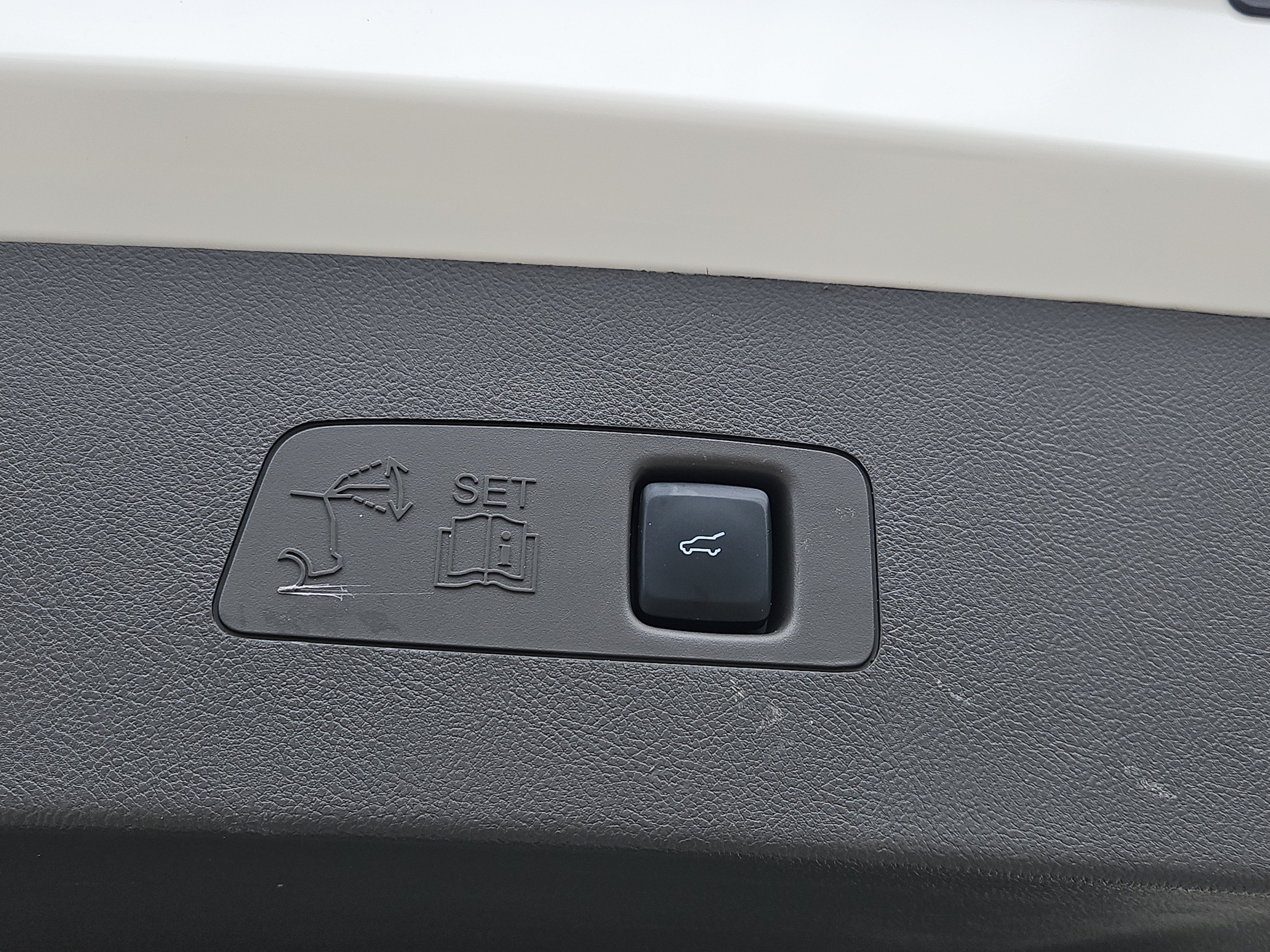 Used 2024 Lincoln Corsair FWD image 7