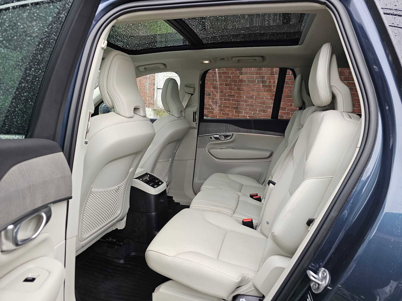 Used 2023 Volvo XC90 T8 Plus w/ Protection Package image 18