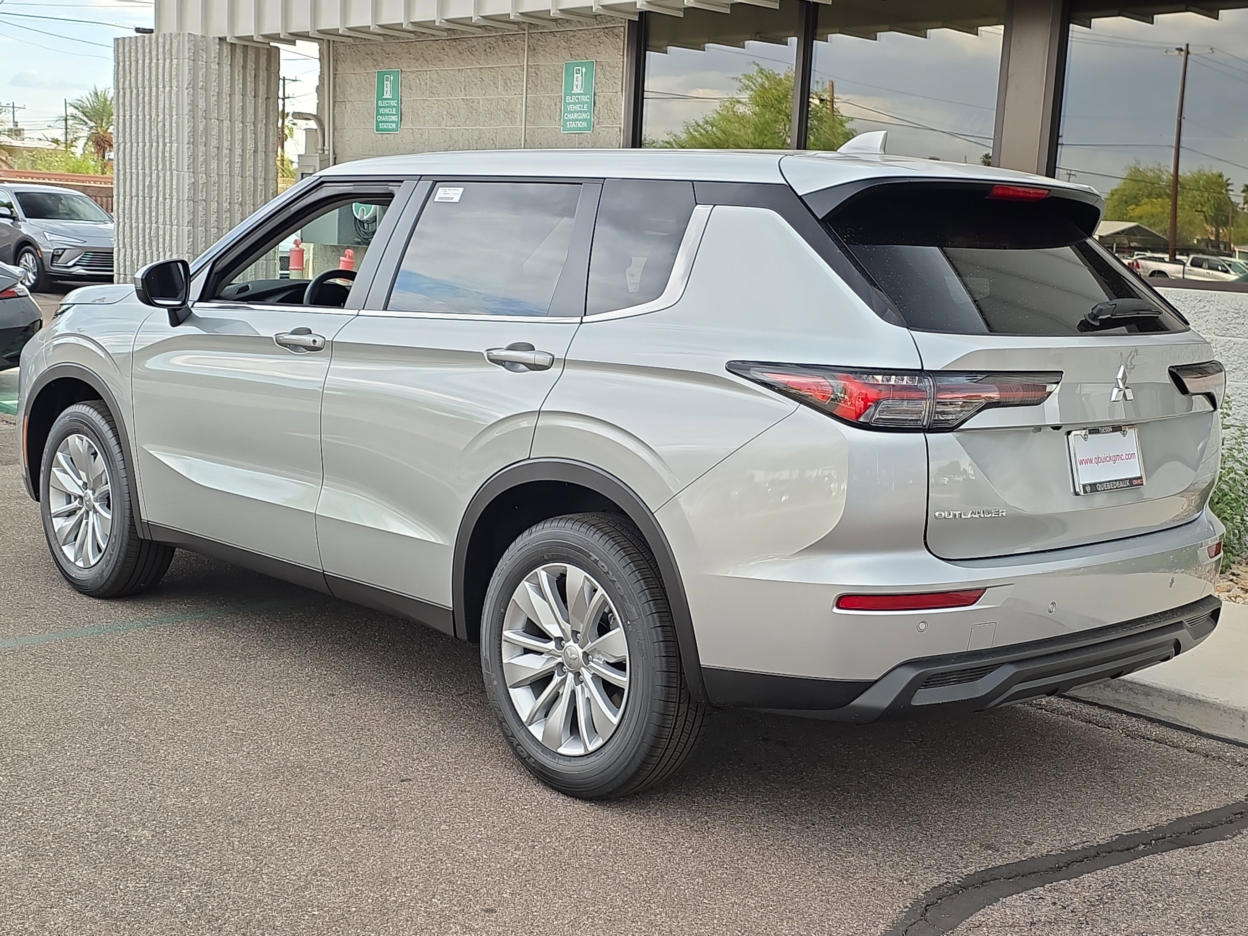 New 2026 Mitsubishi Outlander ES FWD image 5