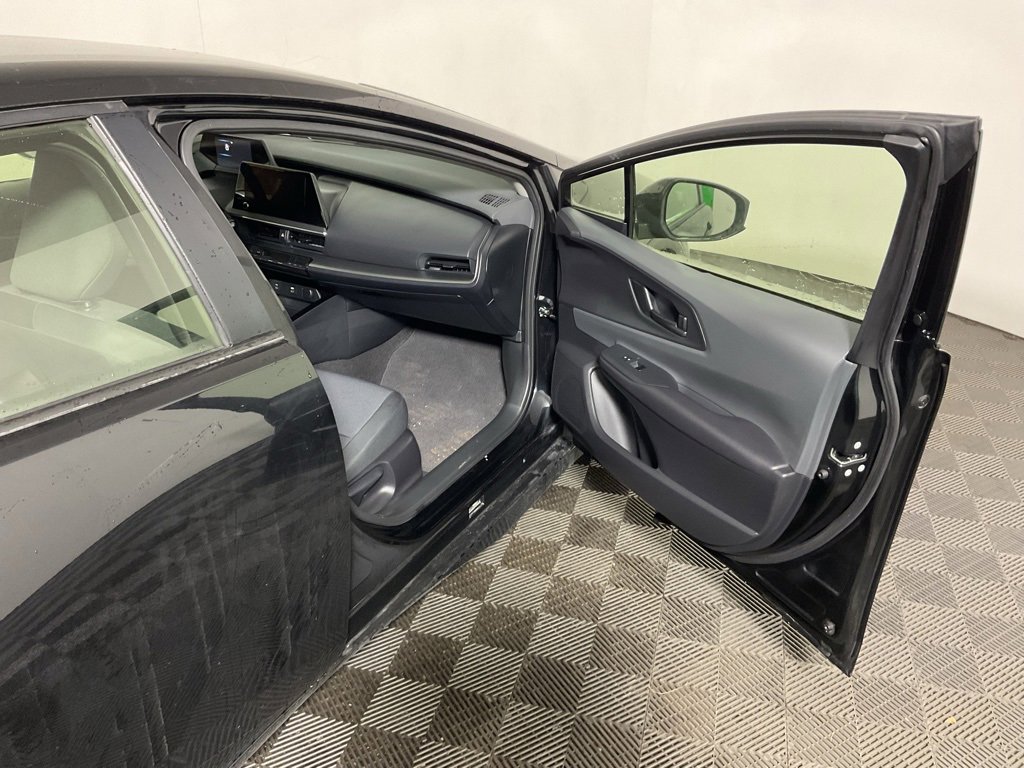 Used 2025 Toyota Prius LE image 34
