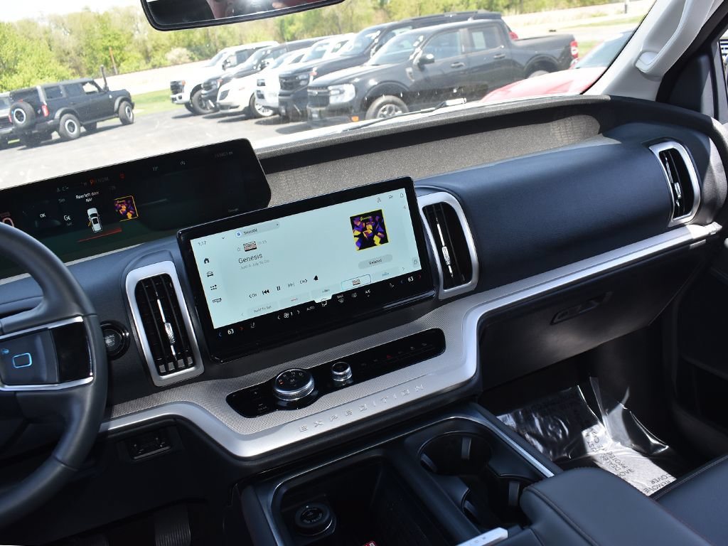 Certified 2025 Ford Expedition Active AWD/4WD image 19