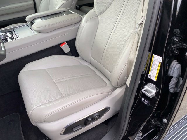 Used 2024 Jeep Wagoneer Series III w/ Premium Group I AWD/4WD image 19