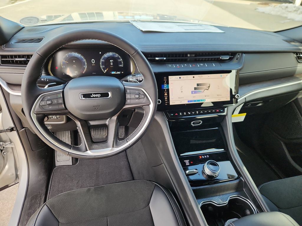 New 2026 Jeep Grand Cherokee Altitude AWD/4WD image 9