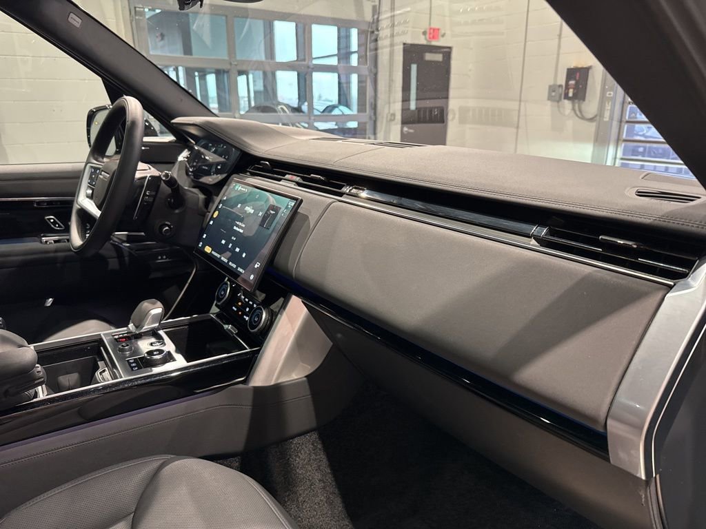 Used 2023 Land Rover Range Rover SE image 34