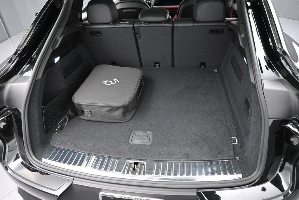 Certified 2026 Porsche Cayenne E-Hybrid Coupe AWD/4WD image 31