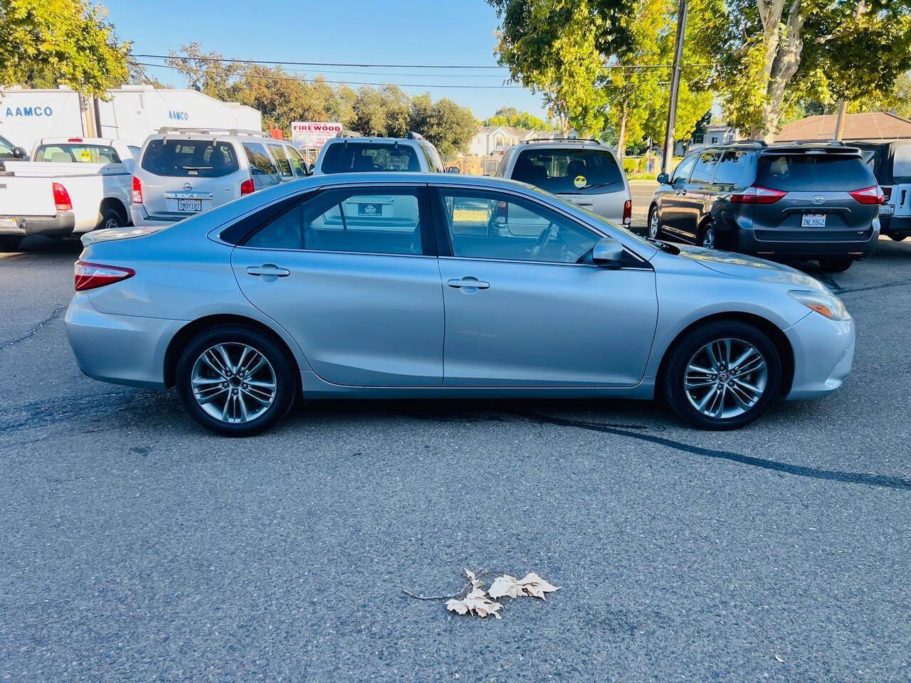 Used 2015 Toyota Camry SE image 4