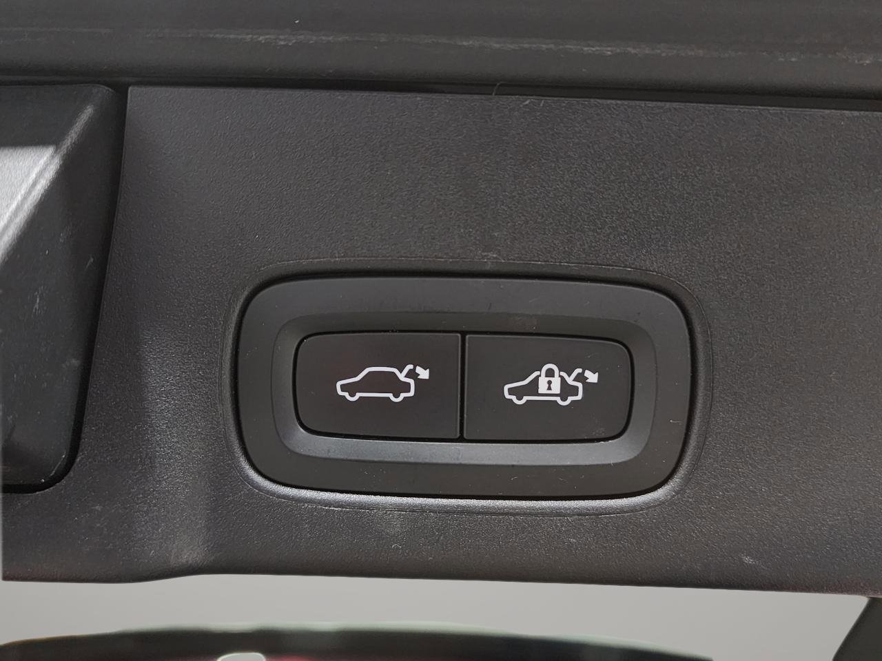 Used 2018 Volvo V90 T5 Cross Country w/ Convenience Package image 34