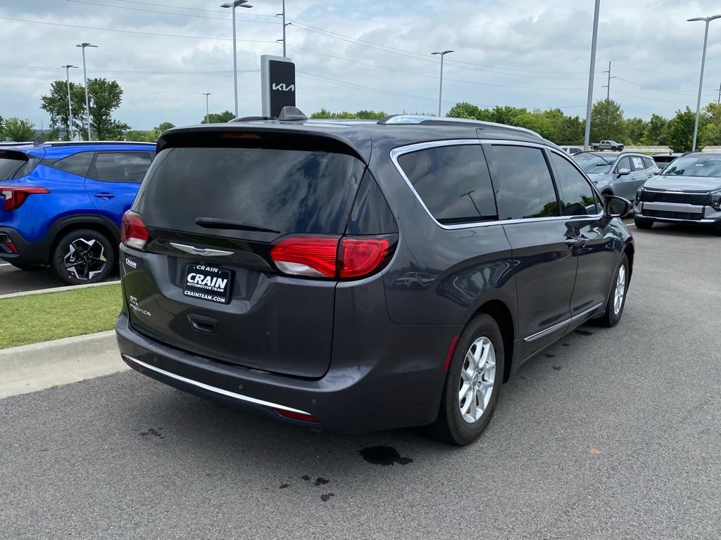 Used 2020 Chrysler Pacifica Touring-L FWD image 7