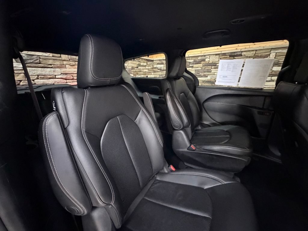 Used 2020 Chrysler Pacifica Touring-L w/ S Appearance Package FWD image 39