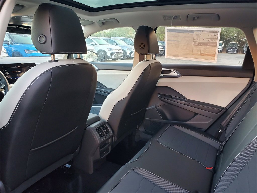 New 2025 Volkswagen Taos SE image 5