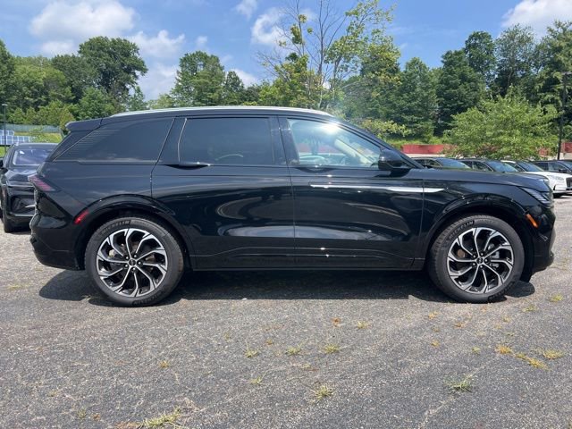 Used 2025 Lincoln Nautilus Reserve image 8