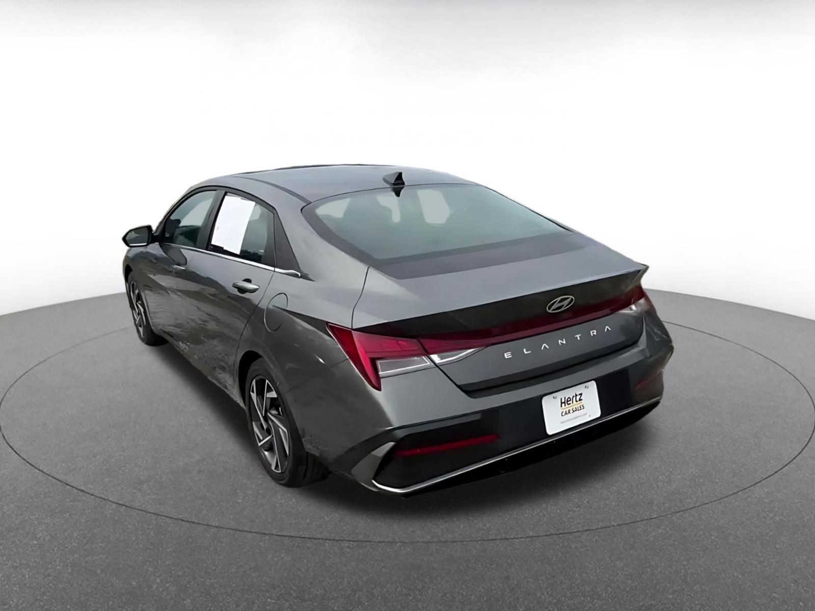 Used 2025 Hyundai Elantra SEL image 11