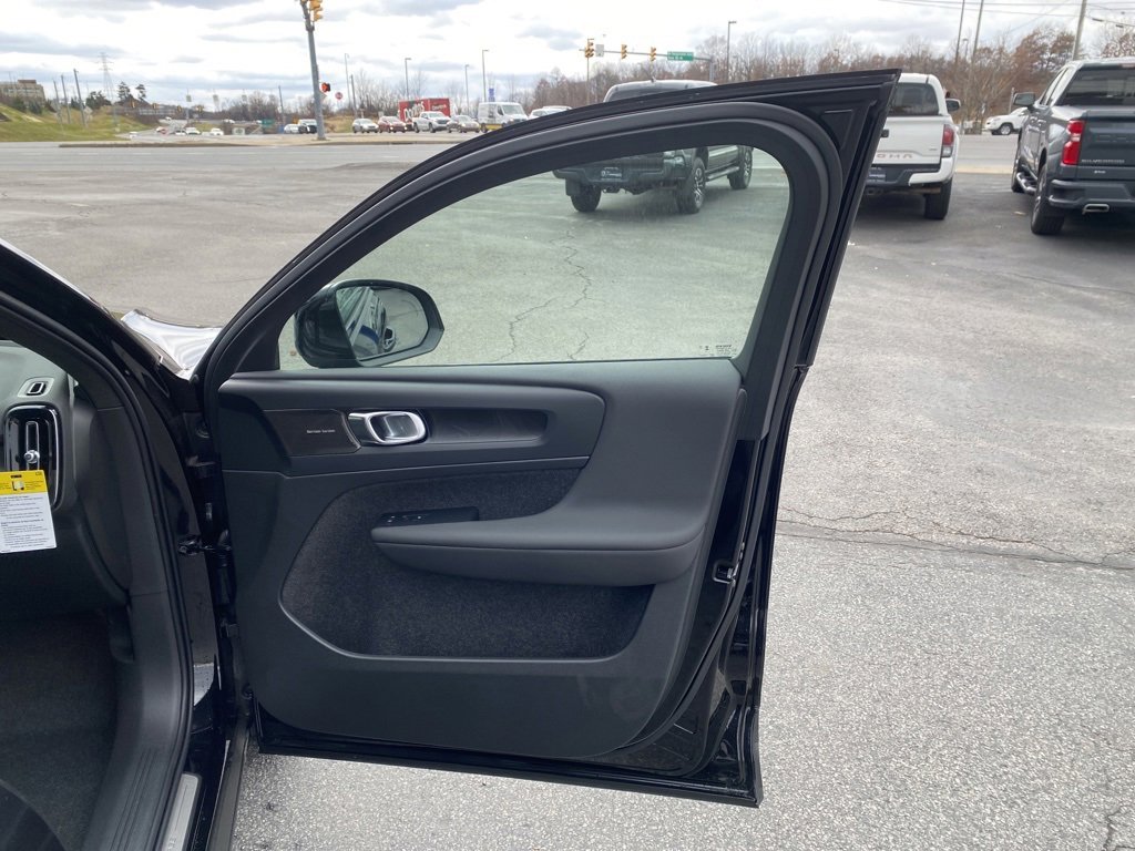 New 2024 Volvo XC40 Recharge Ultimate w/ Protection Package Premier image 36