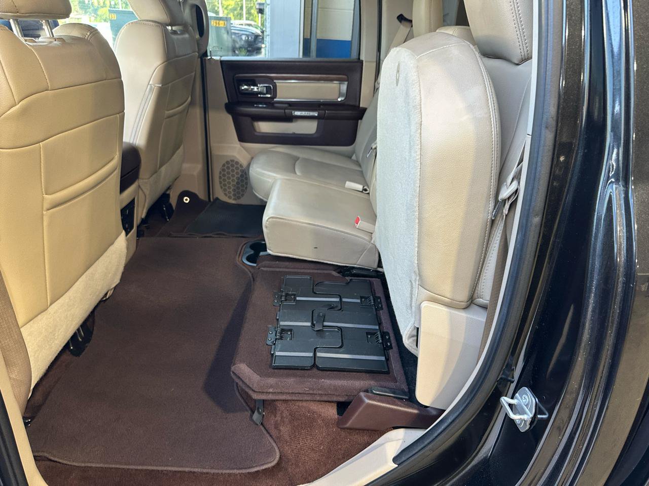 Used 2017 RAM 1500 Laramie RWD image 32