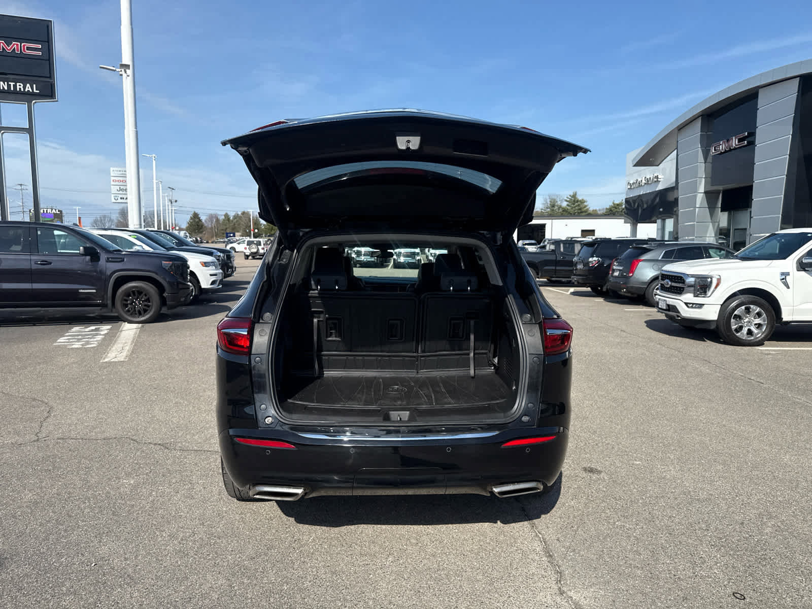 Used 2021 Buick Enclave Essence w/ Sport Touring Edition image 10