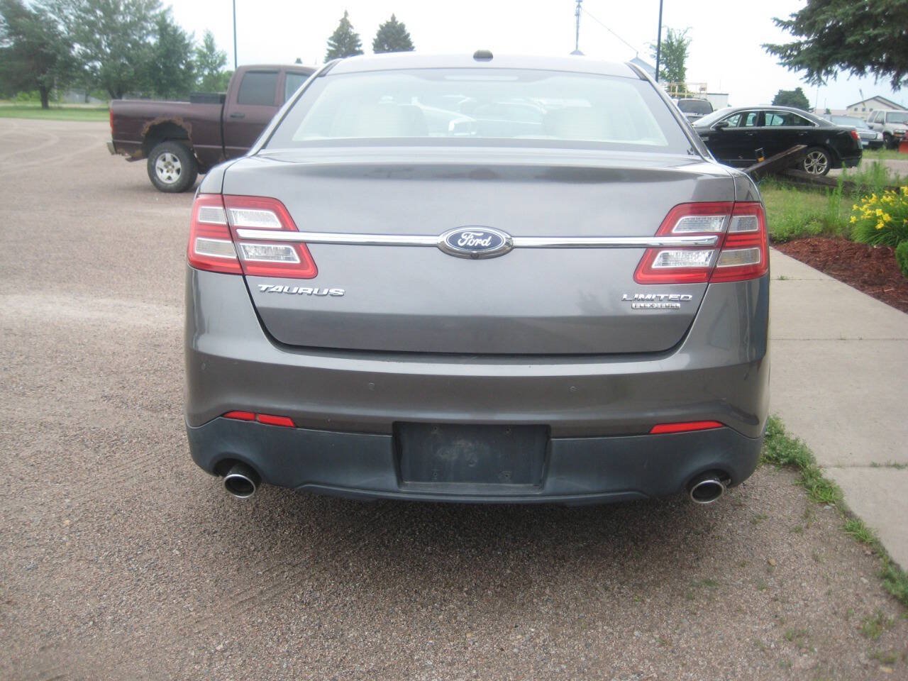 Used 2013 Ford Taurus Limited FWD image 4