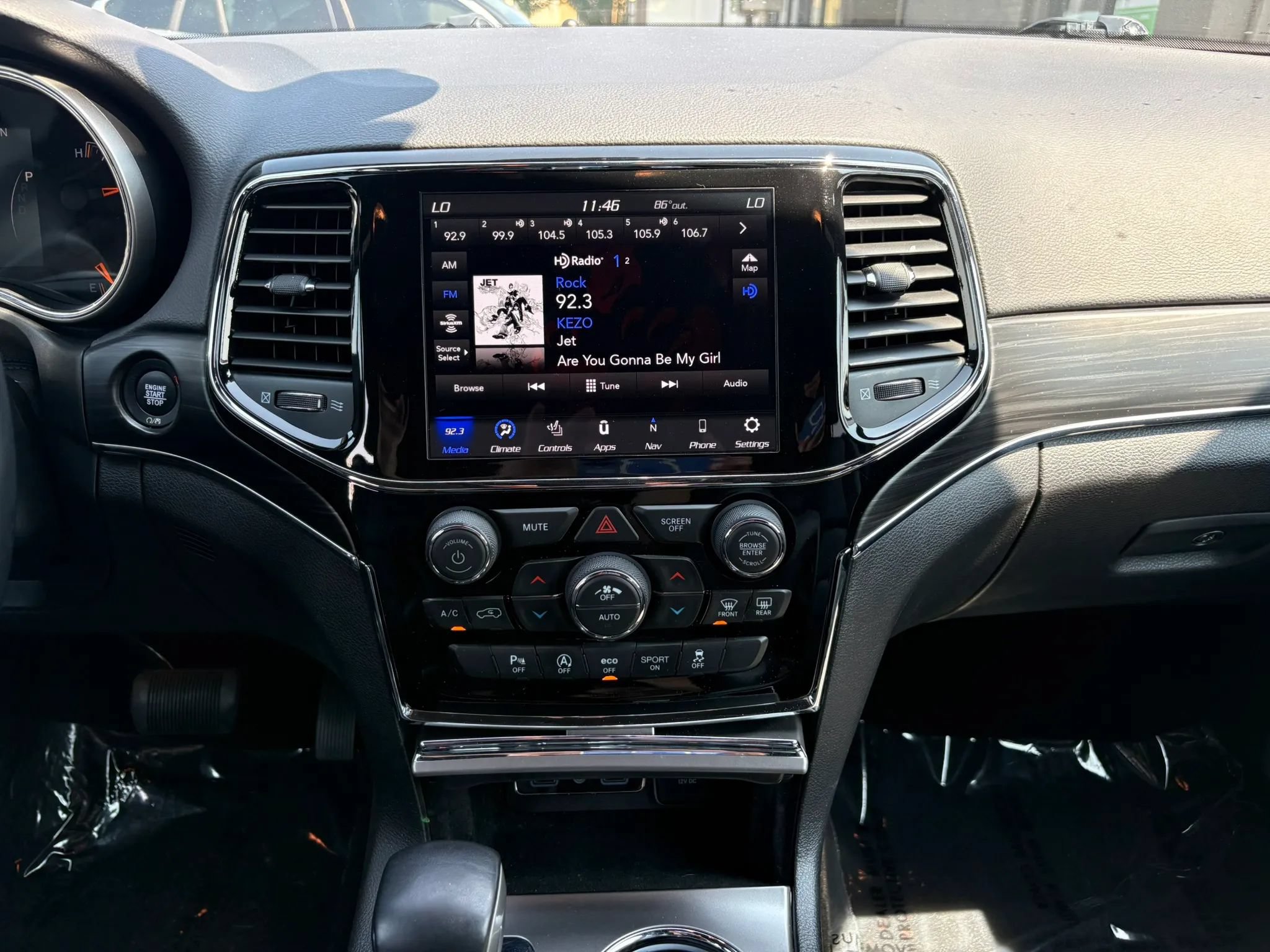 Used 2020 Jeep Grand Cherokee Limited AWD/4WD image 12