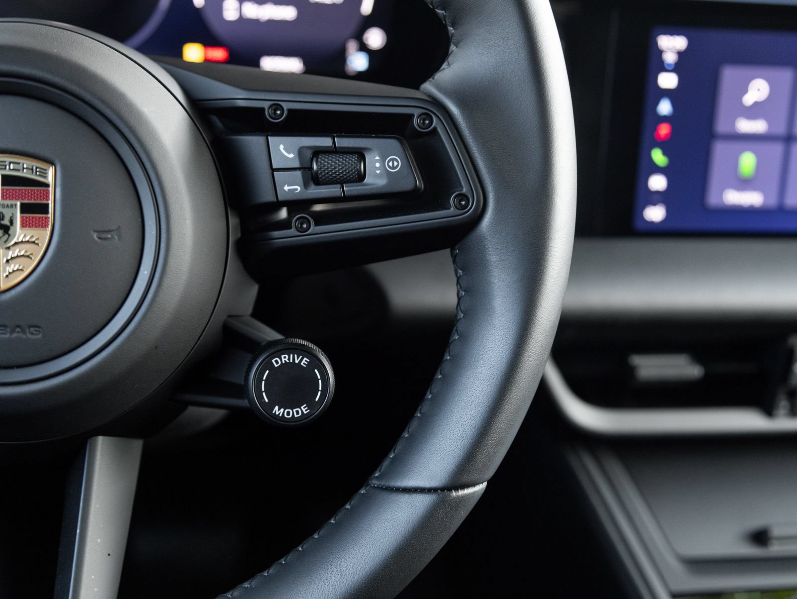 Certified 2025 Porsche Macan 4 Electric AWD/4WD image 16