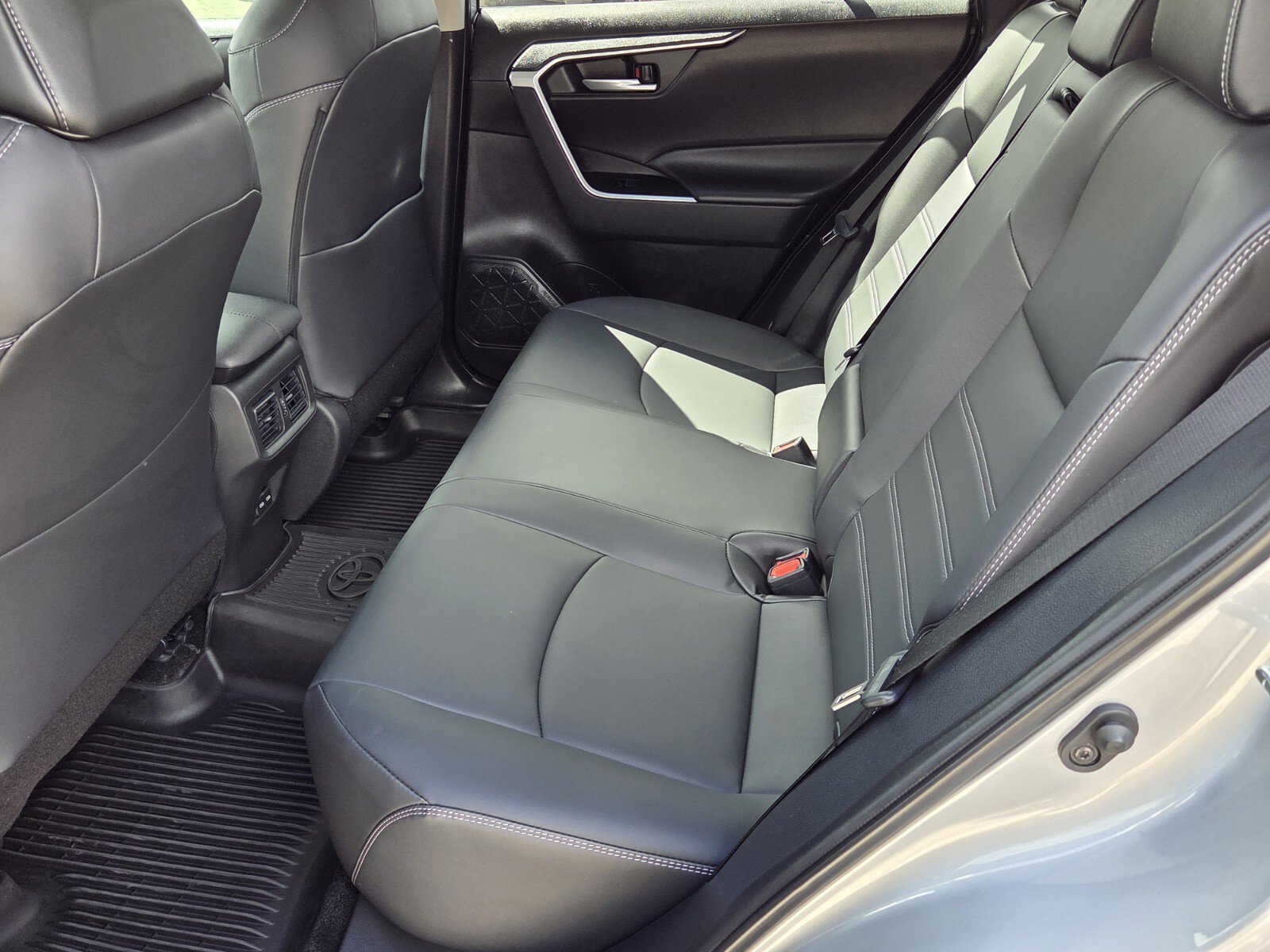 Certified 2025 Toyota RAV4 XLE Premium image 5